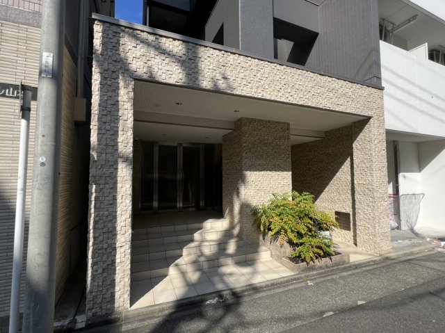 21/30 エントランス