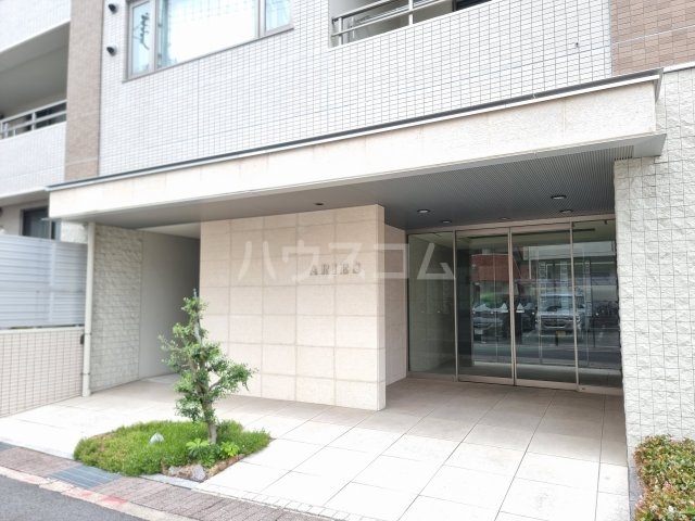 27/30 エントランス