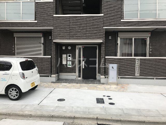 21/30 エントランス