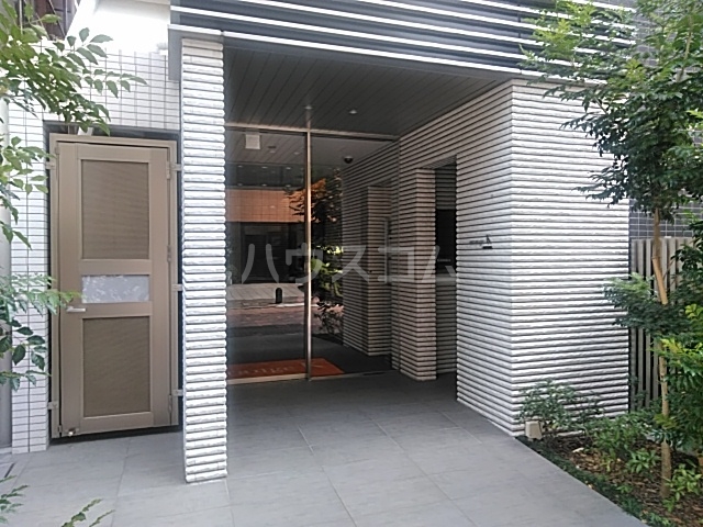 25/30 エントランス