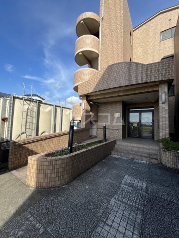 23/30 エントランス