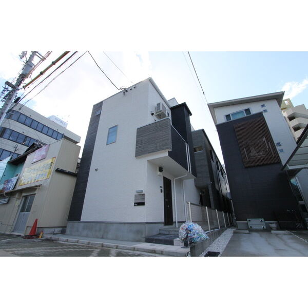 16/21 エントランス