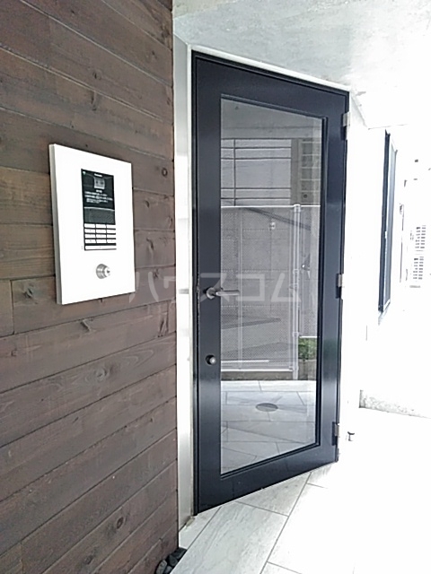 24/30 エントランス