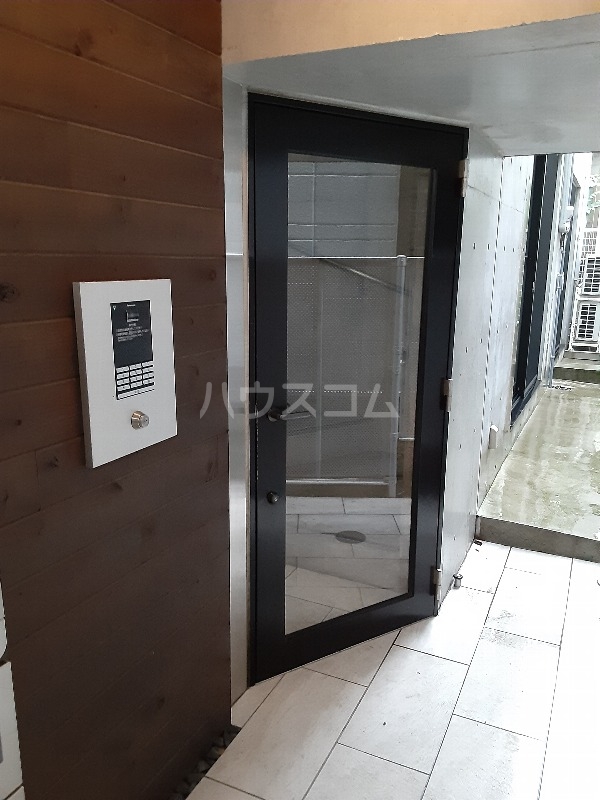 28/30 エントランス