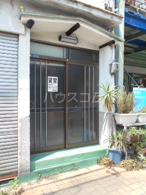 21/30 エントランス