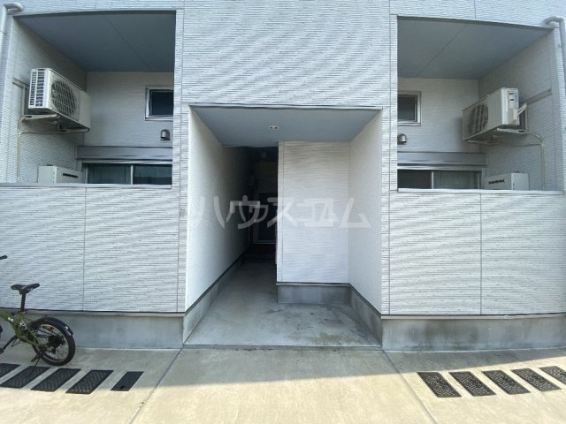 18/27 エントランス