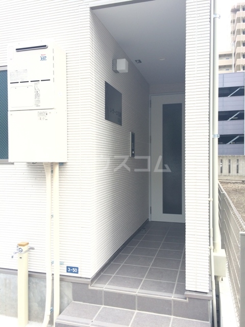 22/30 エントランス