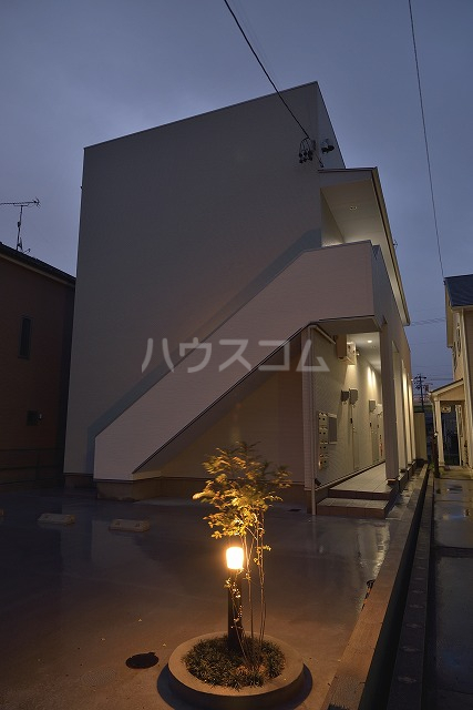 15/23 エントランス