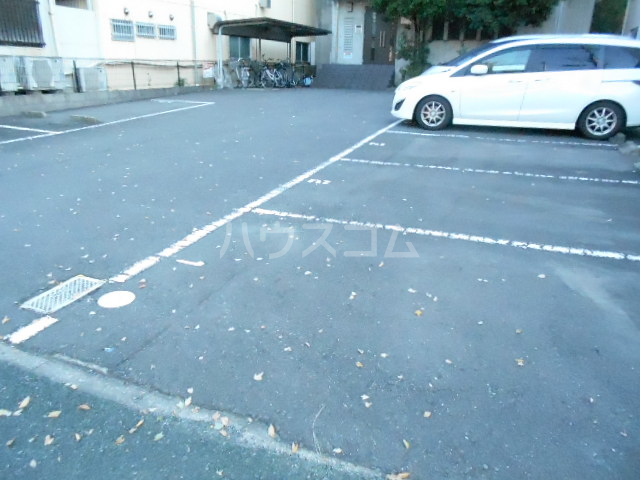 23/30 駐車場