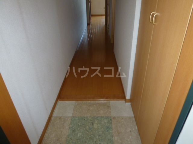 21/30 エントランス