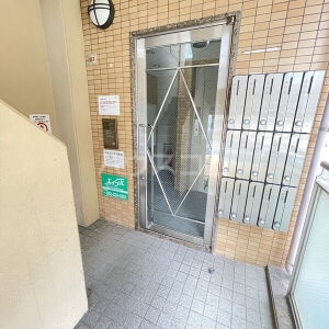 16/20 エントランス