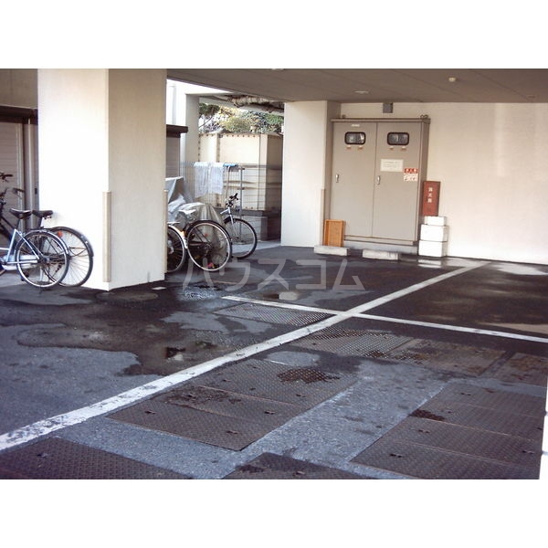 13/18 駐車場