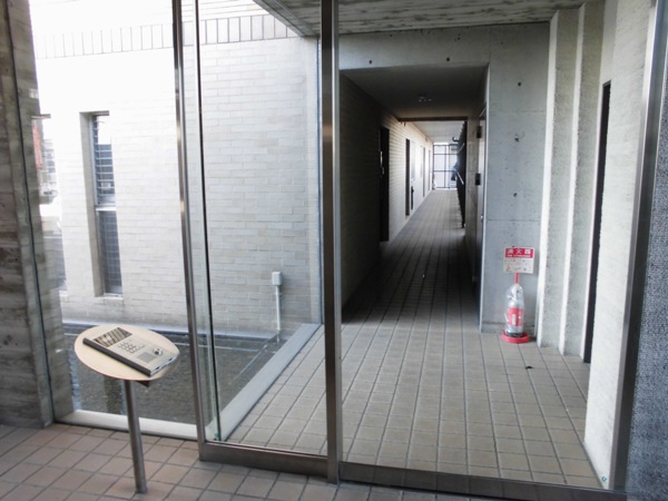 20/29 エントランス