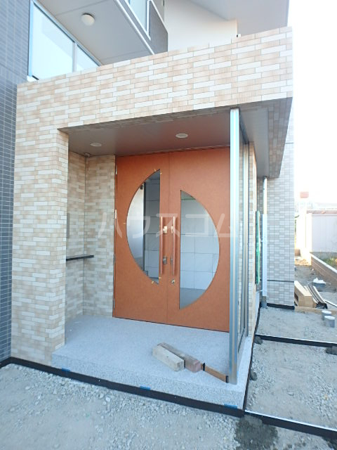 21/30 エントランス