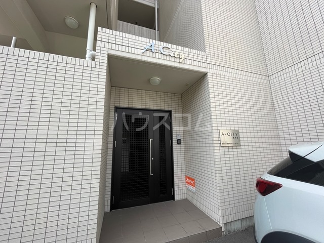 27/30 エントランス