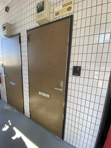 21/30 エントランス