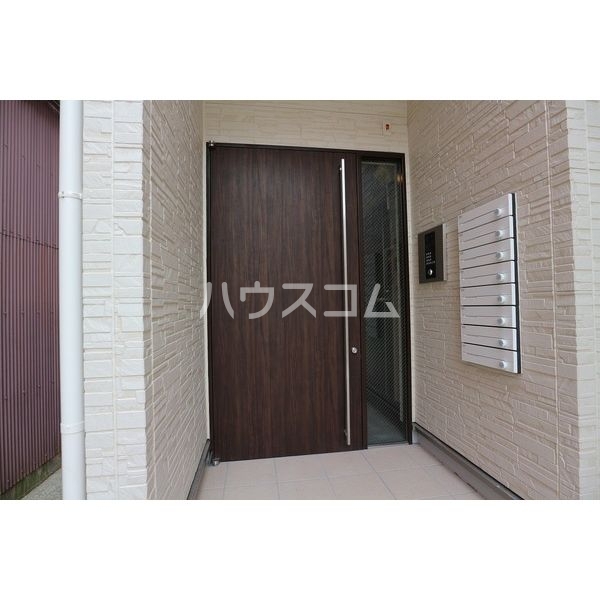 16/17 エントランス