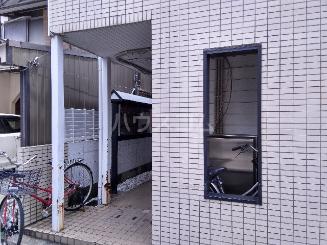 18/24 エントランス