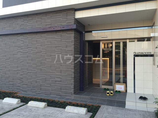 18/27 エントランス