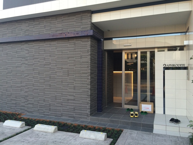 21/30 エントランス