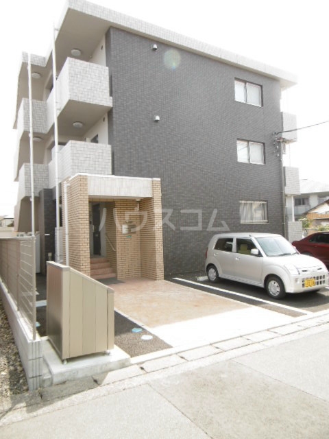 28/30 エントランス