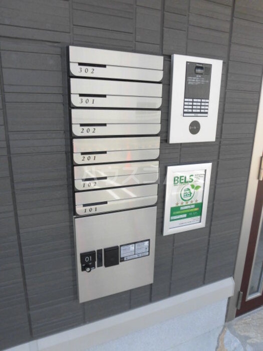 21/30 エントランス