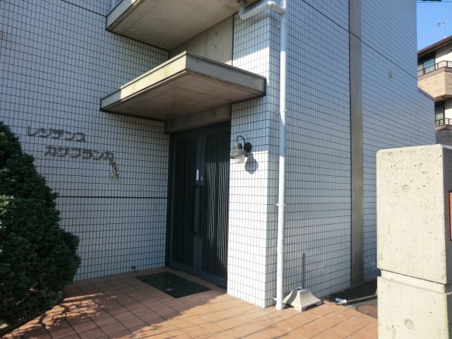 23/30 エントランス