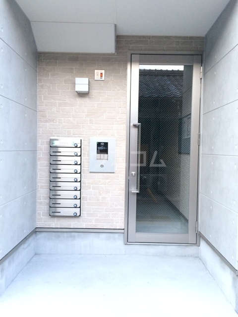 22/26 エントランス