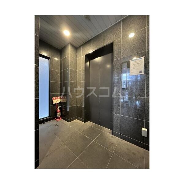 16/21 エントランス