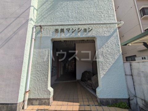 19/30 エントランス
