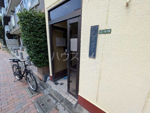 22/28 エントランス