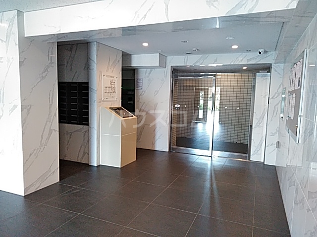 23/30 エントランス