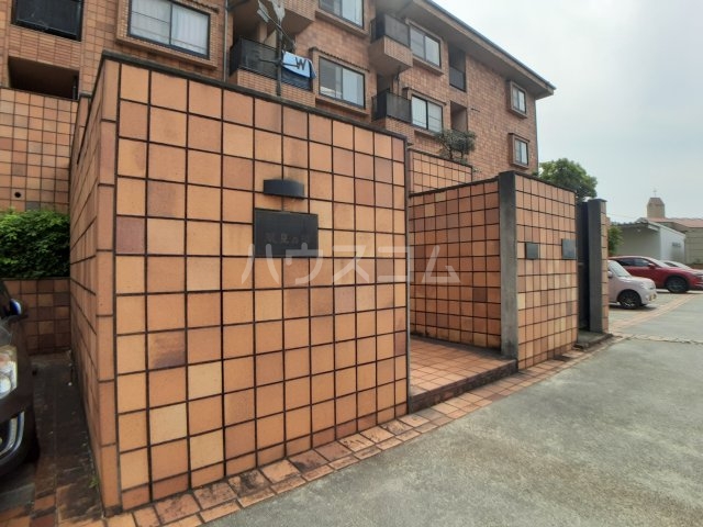 23/30 エントランス