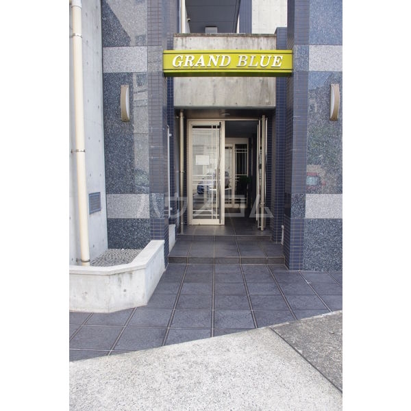 15/23 エントランス