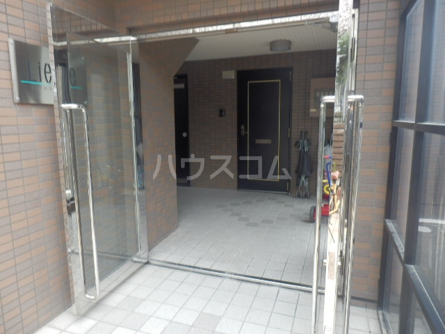 22/30 エントランス