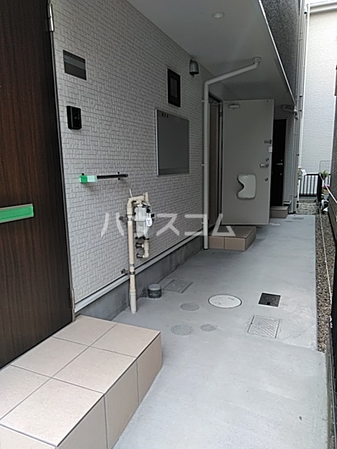 22/30 エントランス