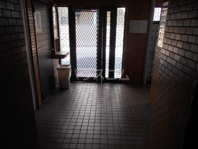 24/27 エントランス