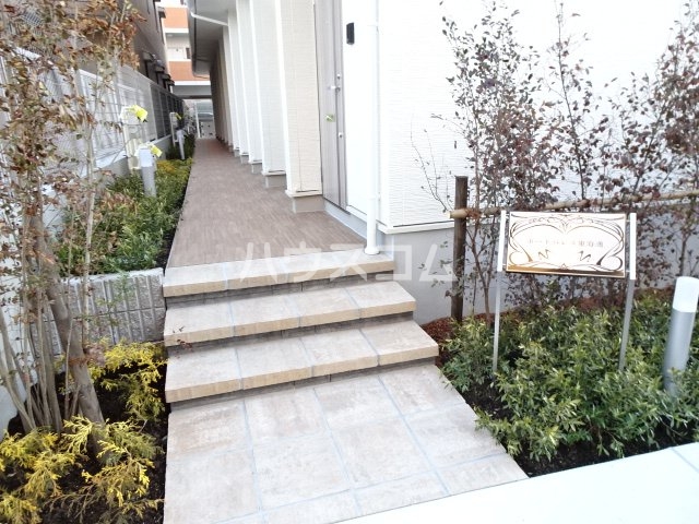 22/30 エントランス