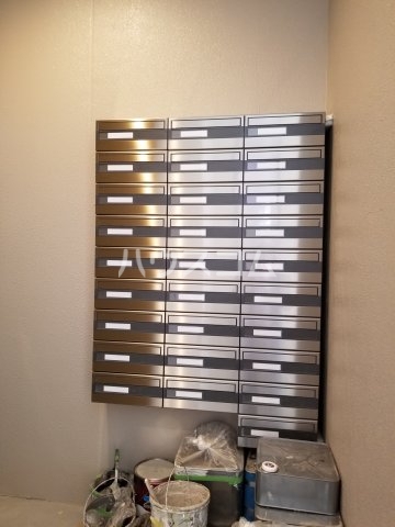 27/30 エントランス