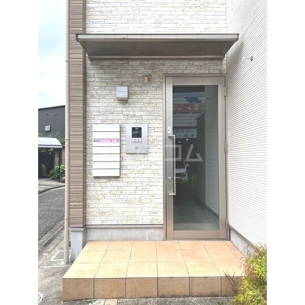 16/21 エントランス