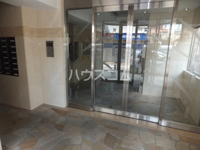18/26 エントランス