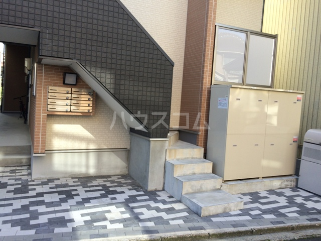 22/30 エントランス