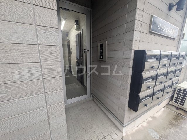 28/30 エントランス