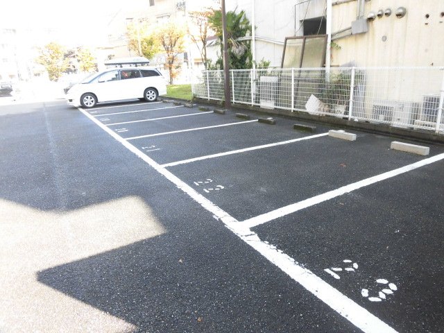 23/30 駐車場
