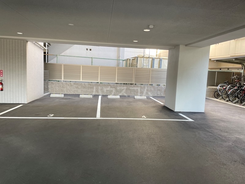 28/30 駐車場