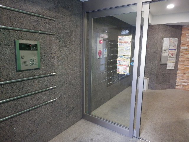 21/28 エントランス