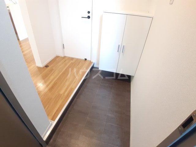13/25 玄関