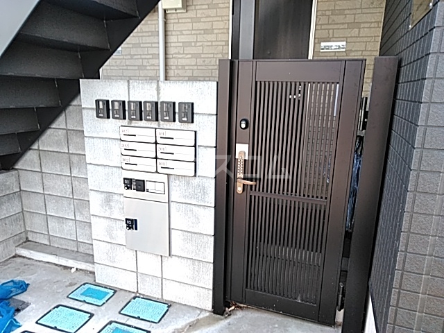 22/28 エントランス