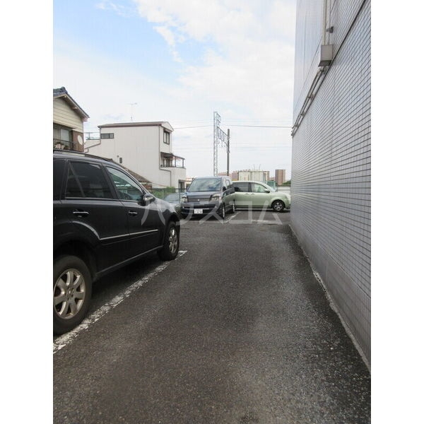 15/18 駐車場