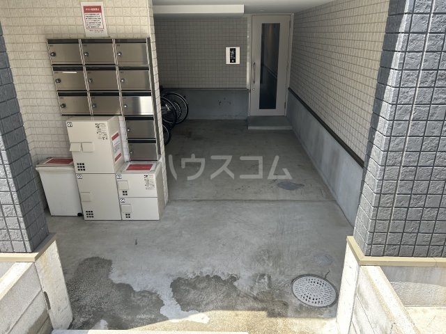 22/30 エントランス